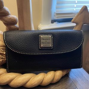 Black Tri Fold Dooney and Bourke Wallet